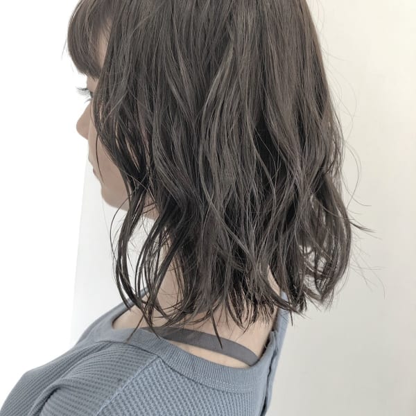 切りっぱなしボブ、グレージュ