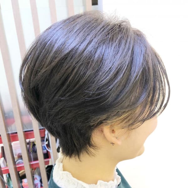 抜け感ハンサムショート×インナーカラー