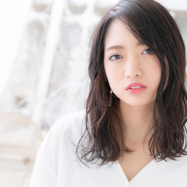 外ハネ×くせ毛風ウェーブ×インナーカラー　グラマラス