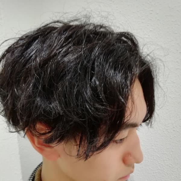 センターパート×ゆるスパイラルパーマ