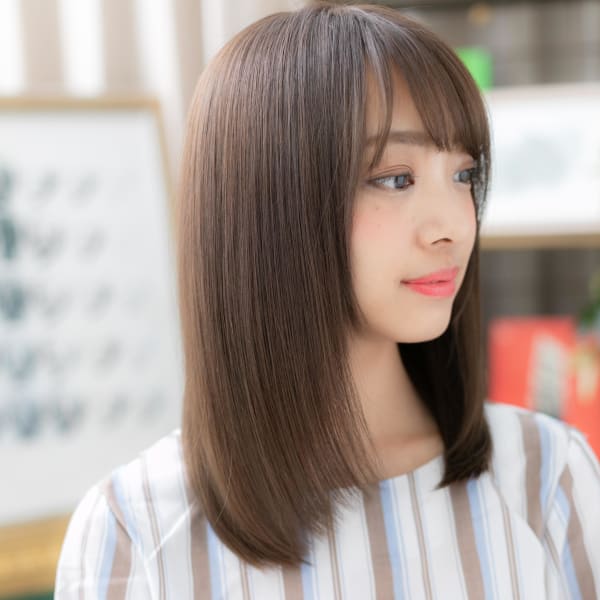 斜めバング×ワンカールの好感度セミディ 小顔