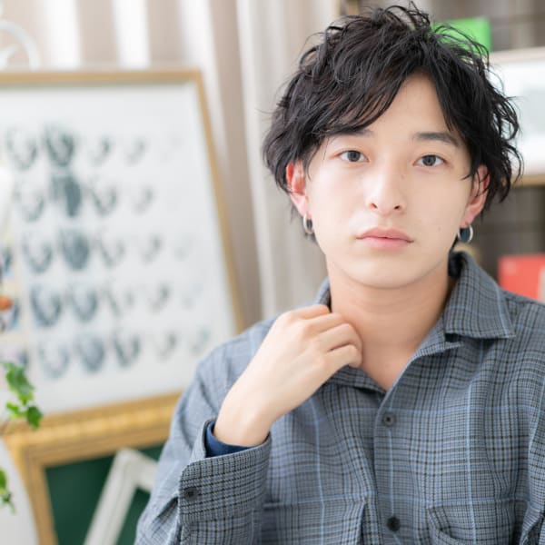 くせ毛風パーマで決める！フェザーマッシュ 　ネイビーカラー