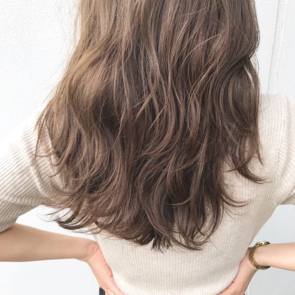 柔らかベージュ