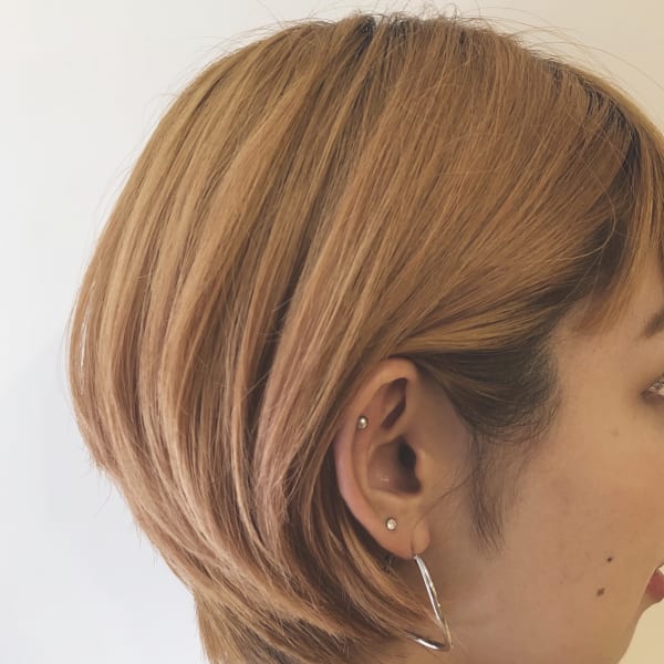 カジュアルな大人女子のためのハイトーンショートスタイル|Relico-nid