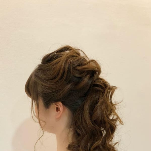 ローダウンテールのお呼ばれヘア