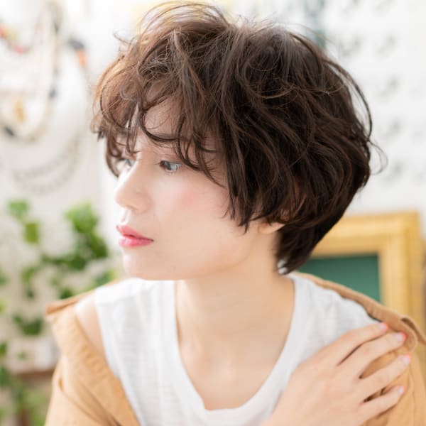 アシンメトリーなくせ毛風マッシュショート ルーズ