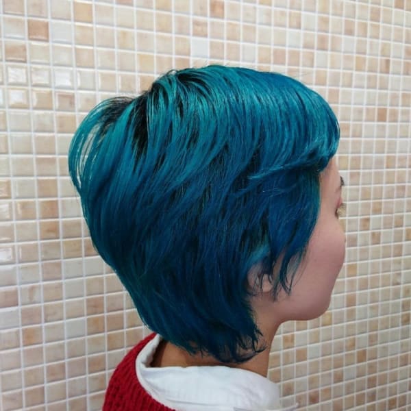 ターコイズブルー×ショートレイヤー