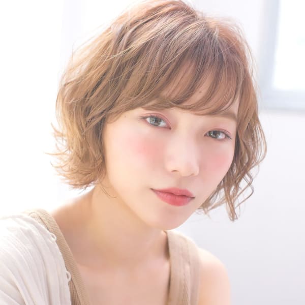 やわらか透け感ショートカール