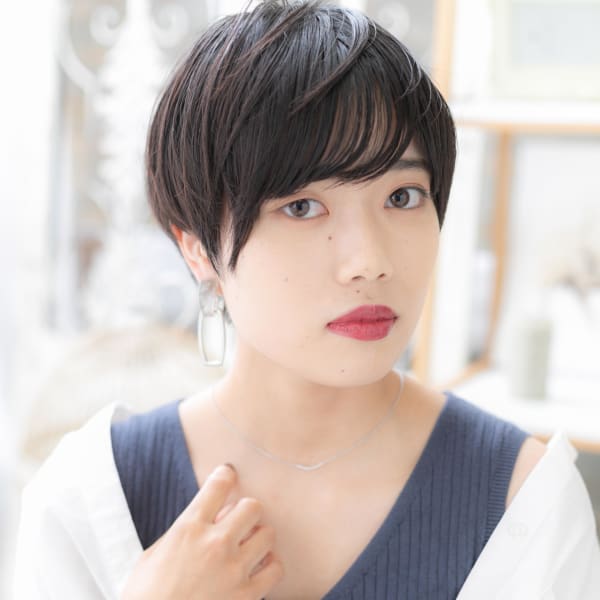 斜めバング＆前下がり＊ハンサムアッシュショート　小顔