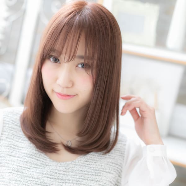 顔まわり小顔レイヤーのニュアンスストレート　毛先パーマ