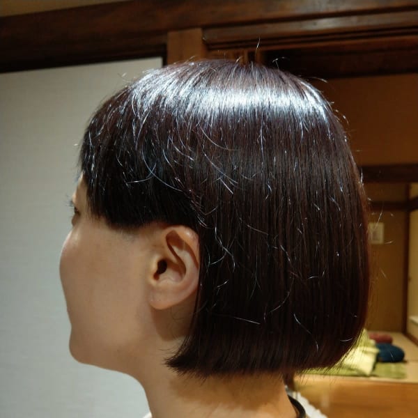赤みがきれいな外人風コンパクトボブ