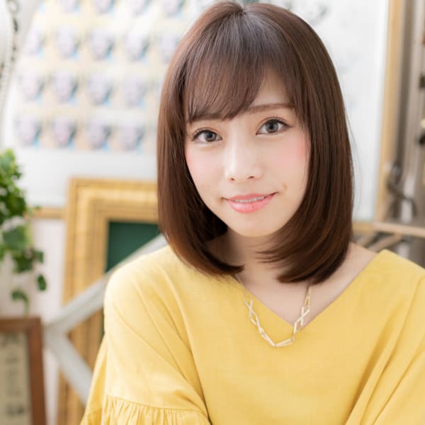 斜めバングが大人かわいい小顔前下がりボブ 簡単スタイリング