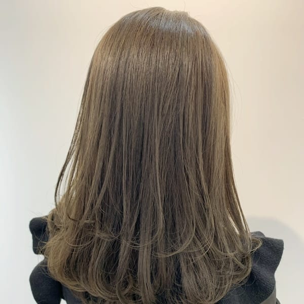 セミロング×オリーブベージュ