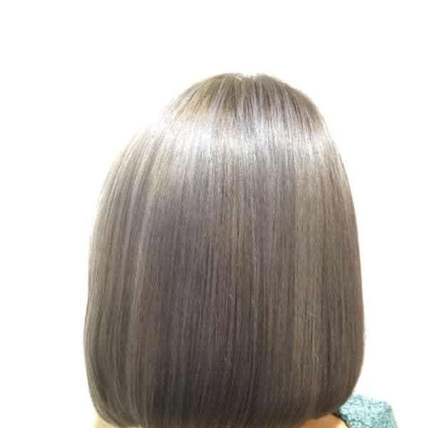 超ツヤ感！シルバーグレージュ