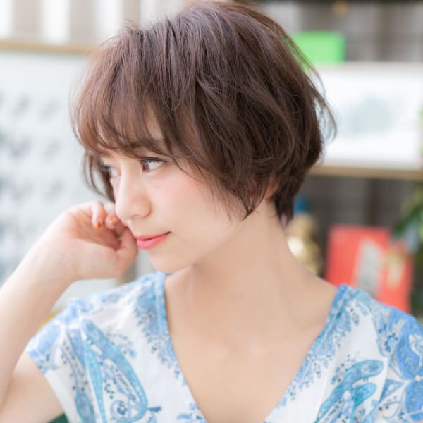 目力UPの斜めバング★くせ毛風前下がりボブ 毛先パーマ