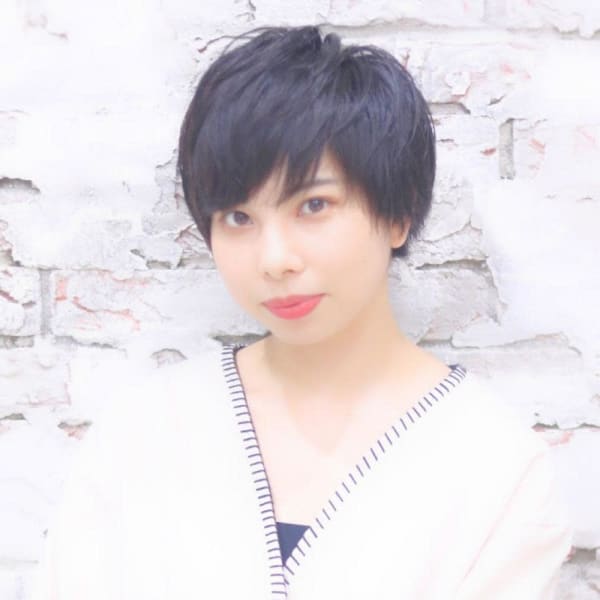 長めバングの丸みショート