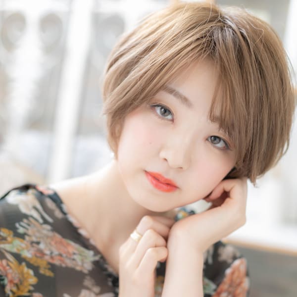 アシンメトリーで美人顔!外国人風前下がりボブ 斜めバング