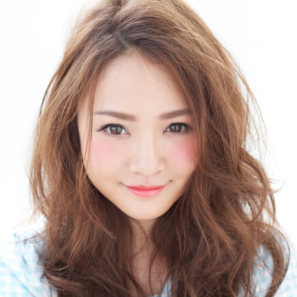 強めのパーマで簡単スタイリング愛されロングヘアー