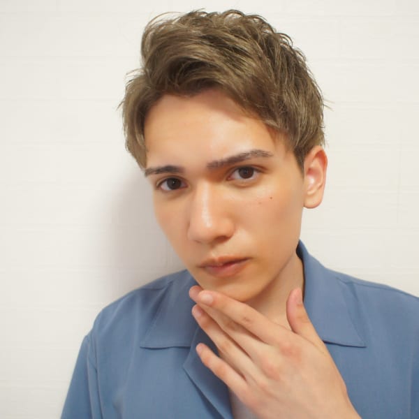 ハイトーンカラーと爽やかアップバング|This表参道