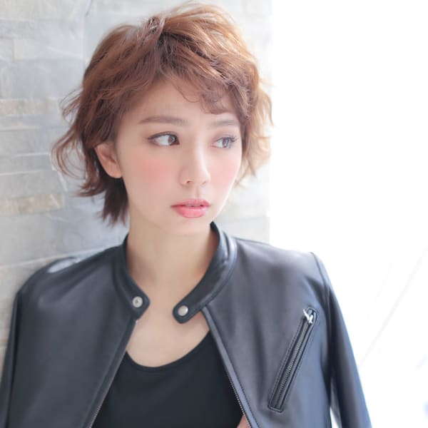 クール&セクシーな魅力を放つ、都会顔のエアリーショートヘア