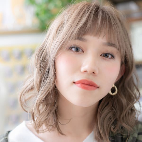 表情変わる眉上バング☆外国人風ふわふわカール 個性的