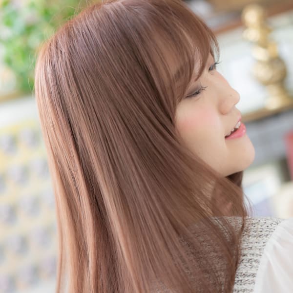 顔まわり小顔レイヤーのニュアンスストレート セミディ