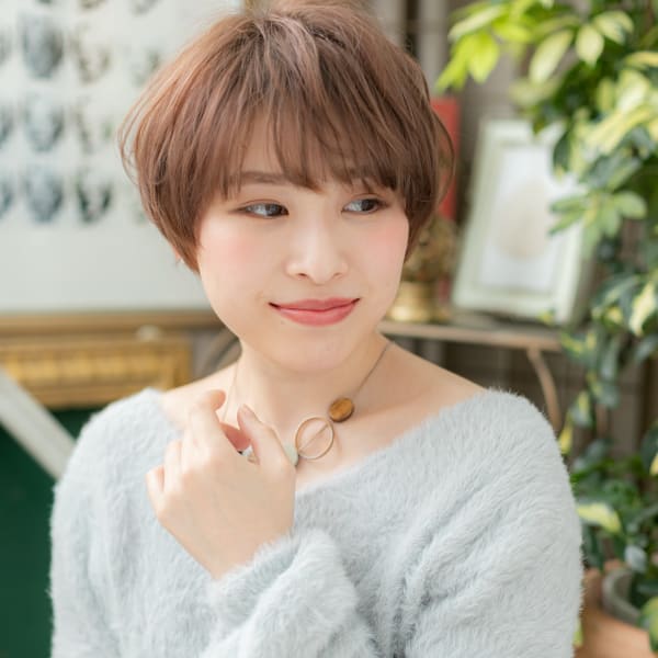 大人かわいい斜めバングナチュラルショート マッシュ