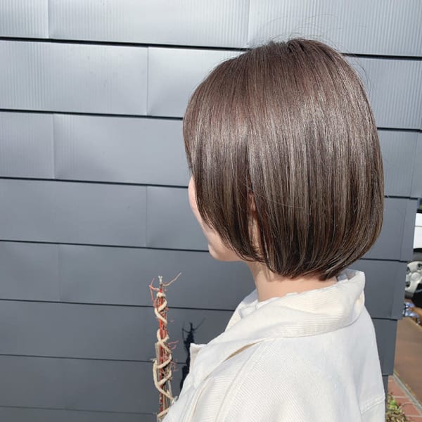 前上がりグレージュボブ