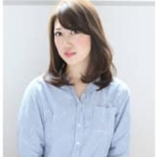 透け感ミディアムレイヤー |Lyrics HAIR DESIGN