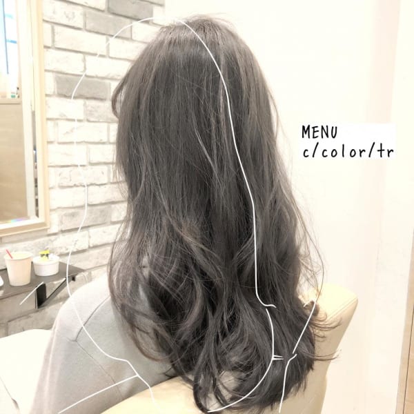 透明感グレージュとルーズウェーブ