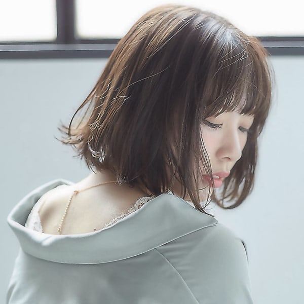 くすみカーキ切りっぱなし美髮外ハネボブ【池袋　uchla】
