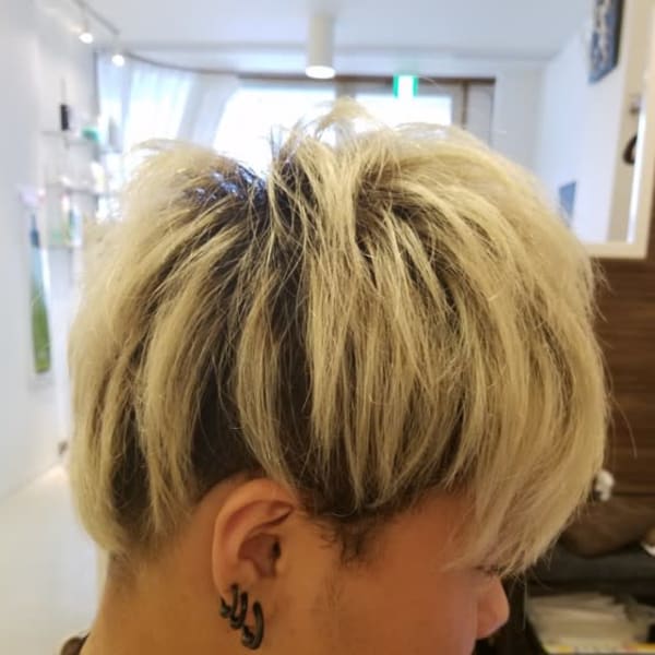 ハイトーンカラー・ツーブロックマッシュ　（学割20％OFF）|La MERE