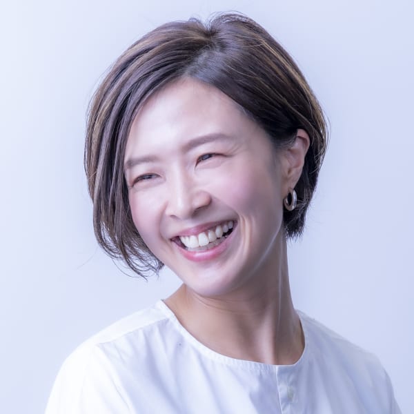 ヘルシーな女性らしさが開花するラフなショートヘア|DOUBLE