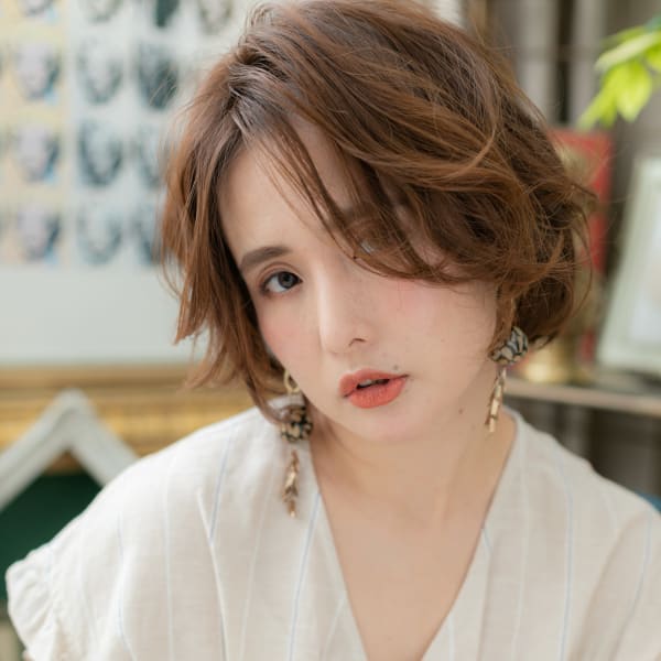MIXパーマで作るくせ毛風リラックスショート 斜めバング