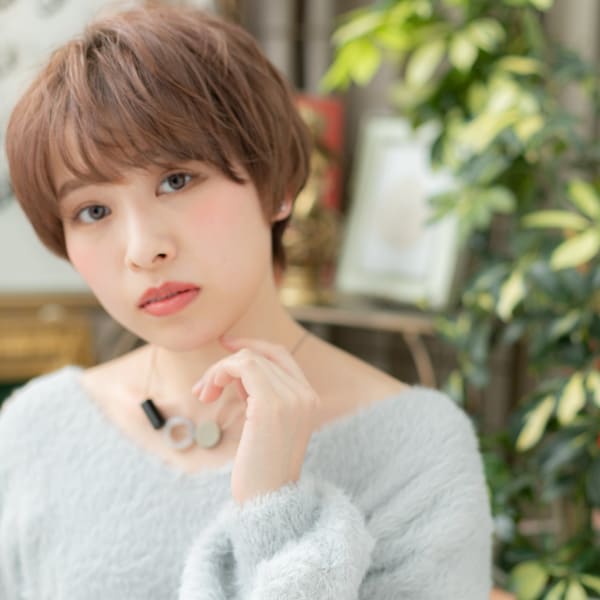 大人かわいい斜めバングナチュラルショート マッシュ