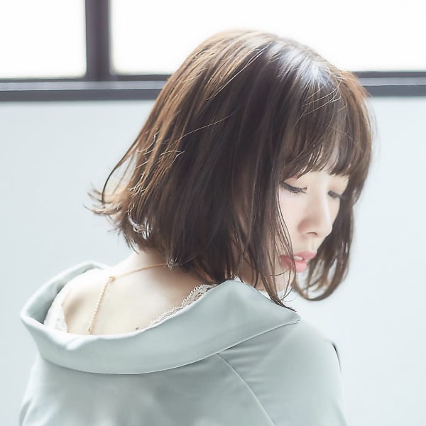 くすみカーキ切りっぱなし外ハネボブ【自由が丘 ibrel】