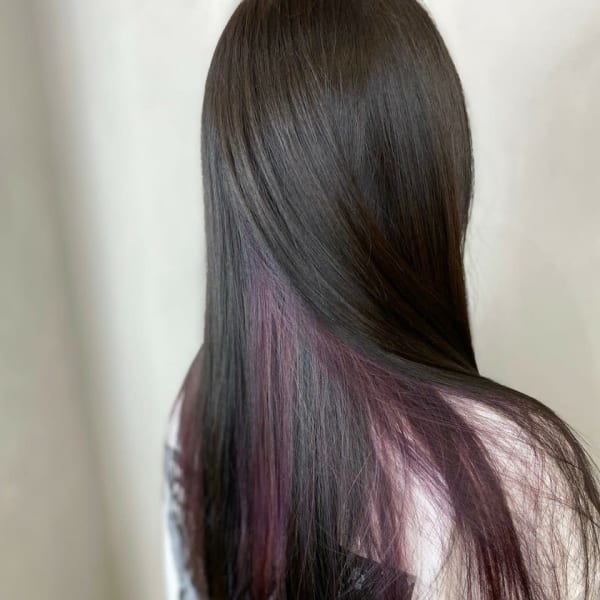 インナーカラー ピンク 黒髪 ツートンカラー ケアブリーチ