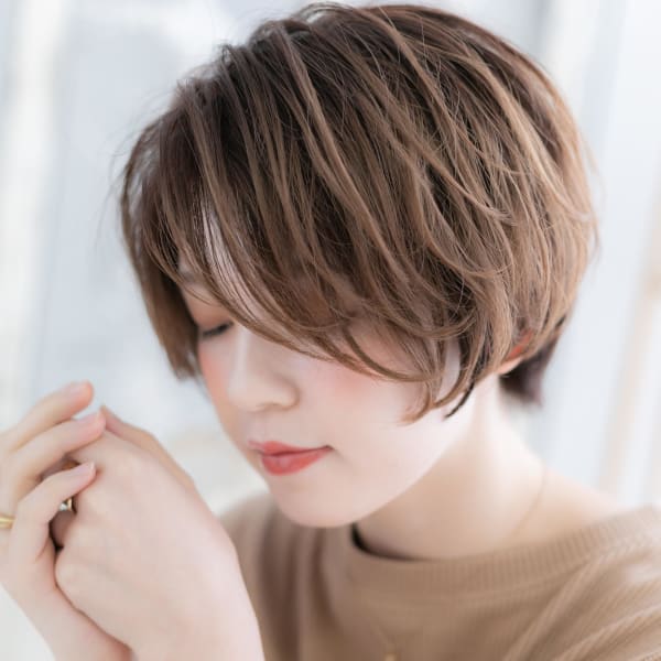 くせ毛風無造作カール…アシンメトリー大人ボブ 小顔