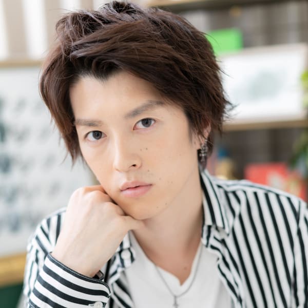 女子ウケバッチリ◎かき上げヘア　ツーブロック