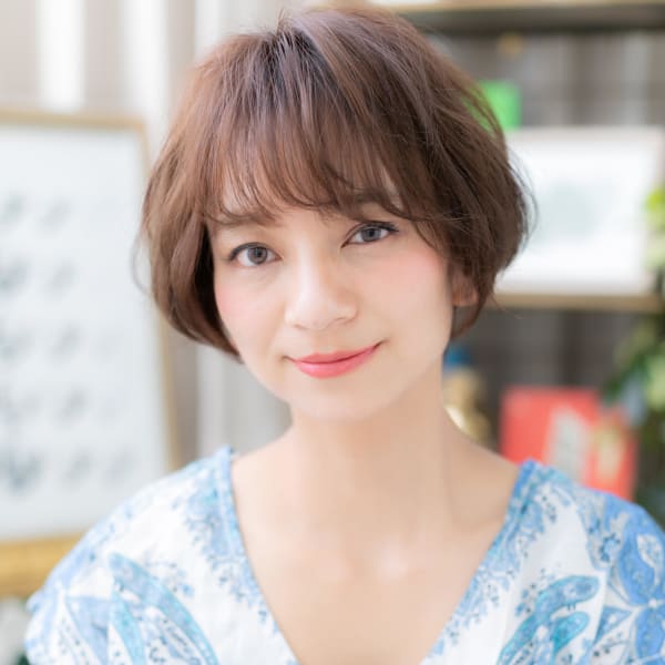 目力UPの斜めバング★くせ毛風前下がりボブ　大人ボブ