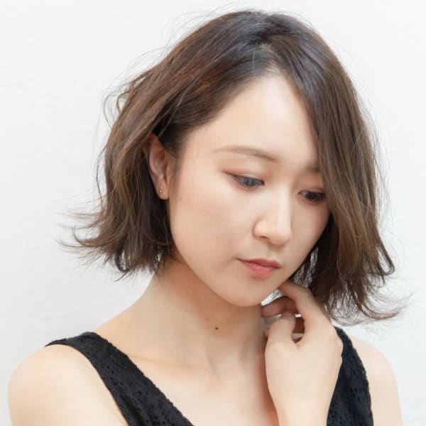 ボブ 【 外ハネ × 耳かけ 】