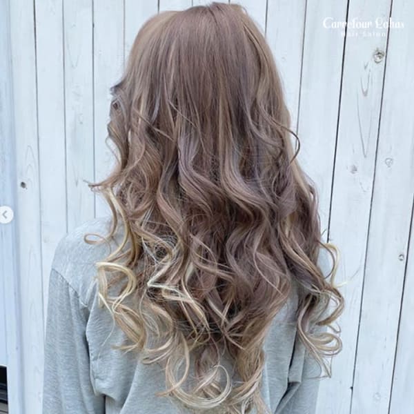 ホワイトメッシュとライトグレージュ