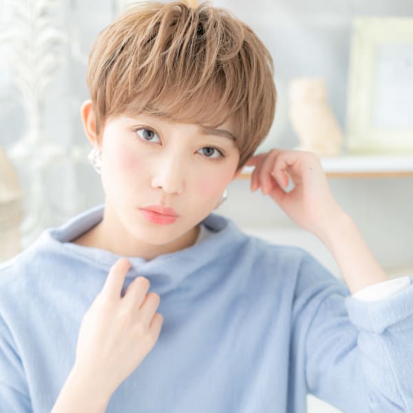 ハイトーンで外国人風★前下がり小顔マッシュ フォギーベージュ