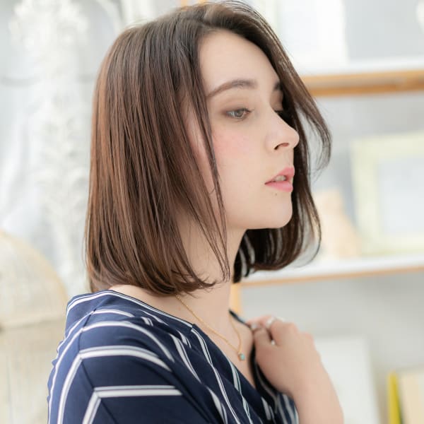 センターパートも◎黒髪風前下がりボブ マーメイドアッシュ