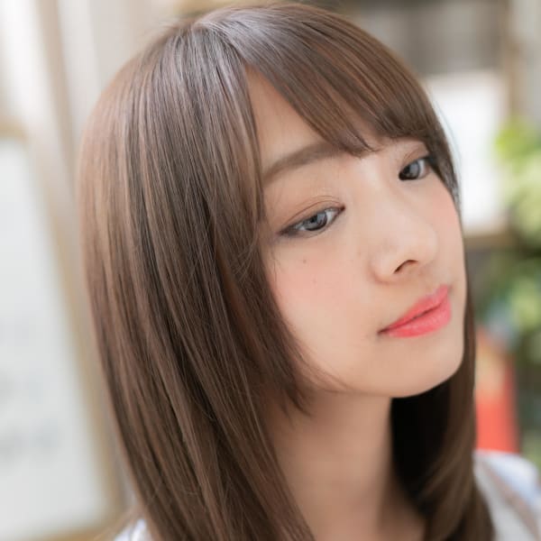 斜めバング×ワンカールの好感度セミディ トリートメント