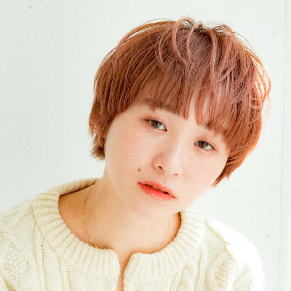 オレンジベージュ厚めバングカールマッシュショート