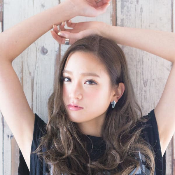 サーフガールレイヤースタイル Arluce アルーチェ のヘアスタイル 美容院 美容室を予約するなら楽天ビューティ