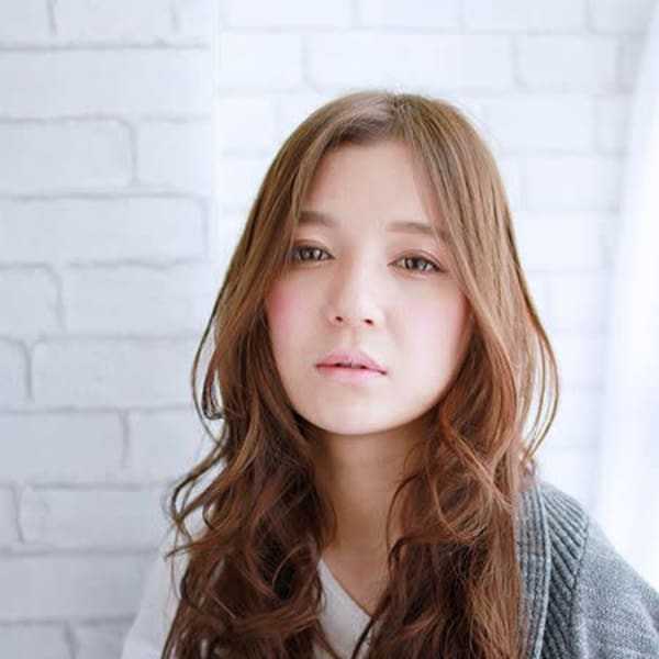 大きく揺れる大人ルーズカール |Mauloa hair salon