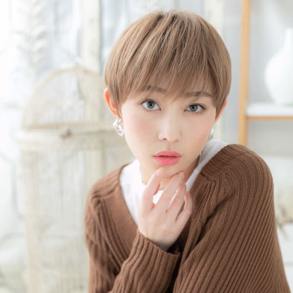 前下がり&斜めバング★外国人風小顔マッシュ フォギーベージュ