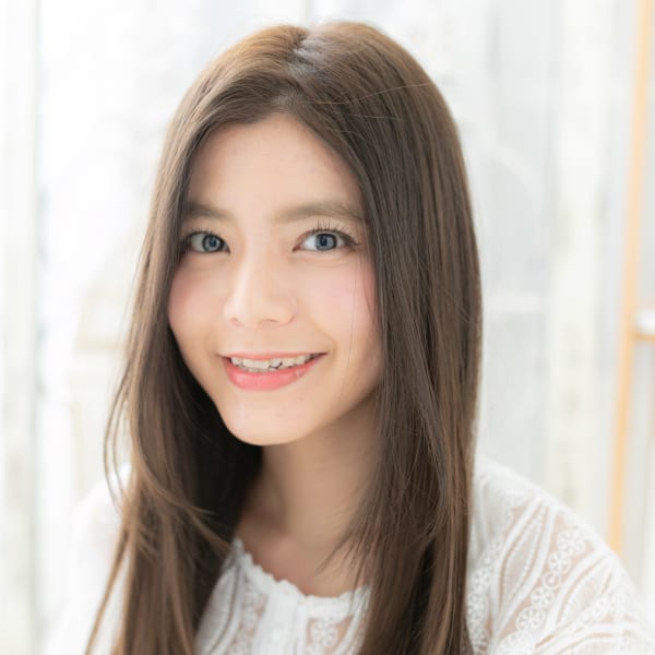 アシンメトリーワンレン小顔黒髪ストレート　毛先パーマ